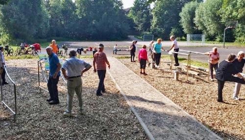 Senioren treiben regelmäßig Sport - im SeniorenNetzwerk Zündorf. Foto: Klaus Adams